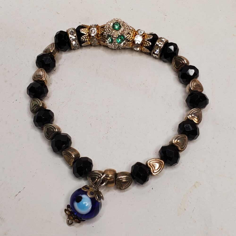 Vintage Bracelet Evil Eye Black Glass Bead w/ Metal Hearts Beaded Stretchy - Picture 1 of 3